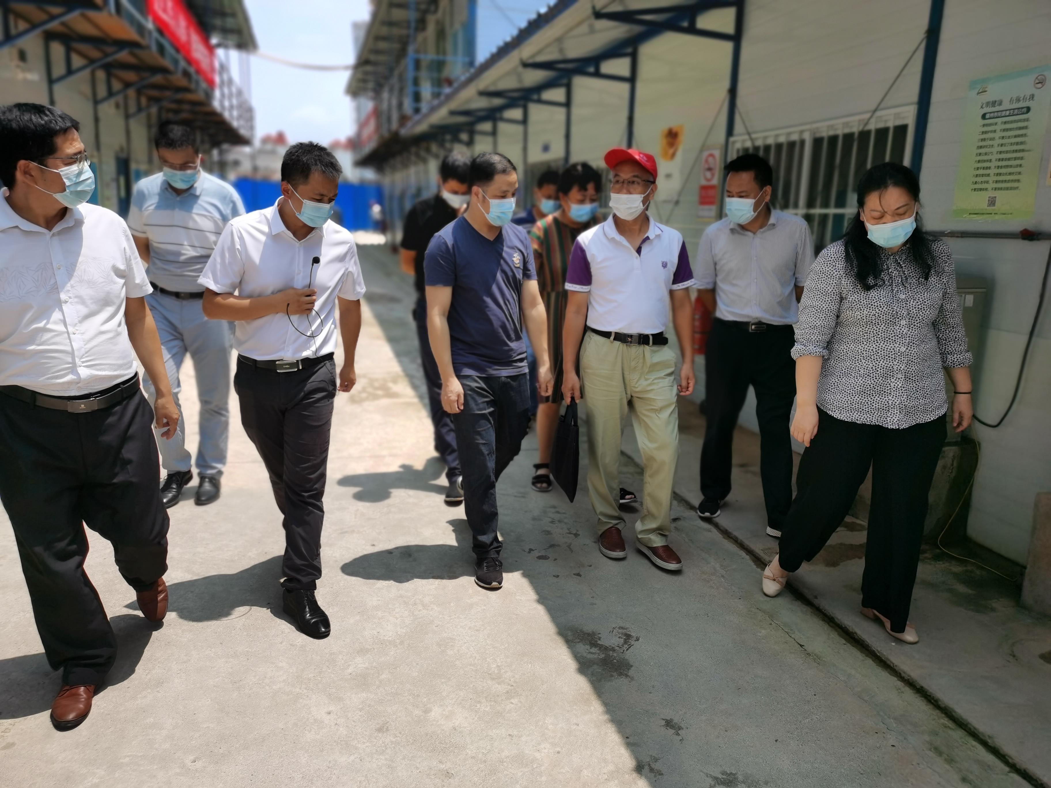 全國(guó)愛(ài)衛(wèi)辦專家組一行蒞臨贛縣人才公寓項(xiàng)目部督導(dǎo)檢查