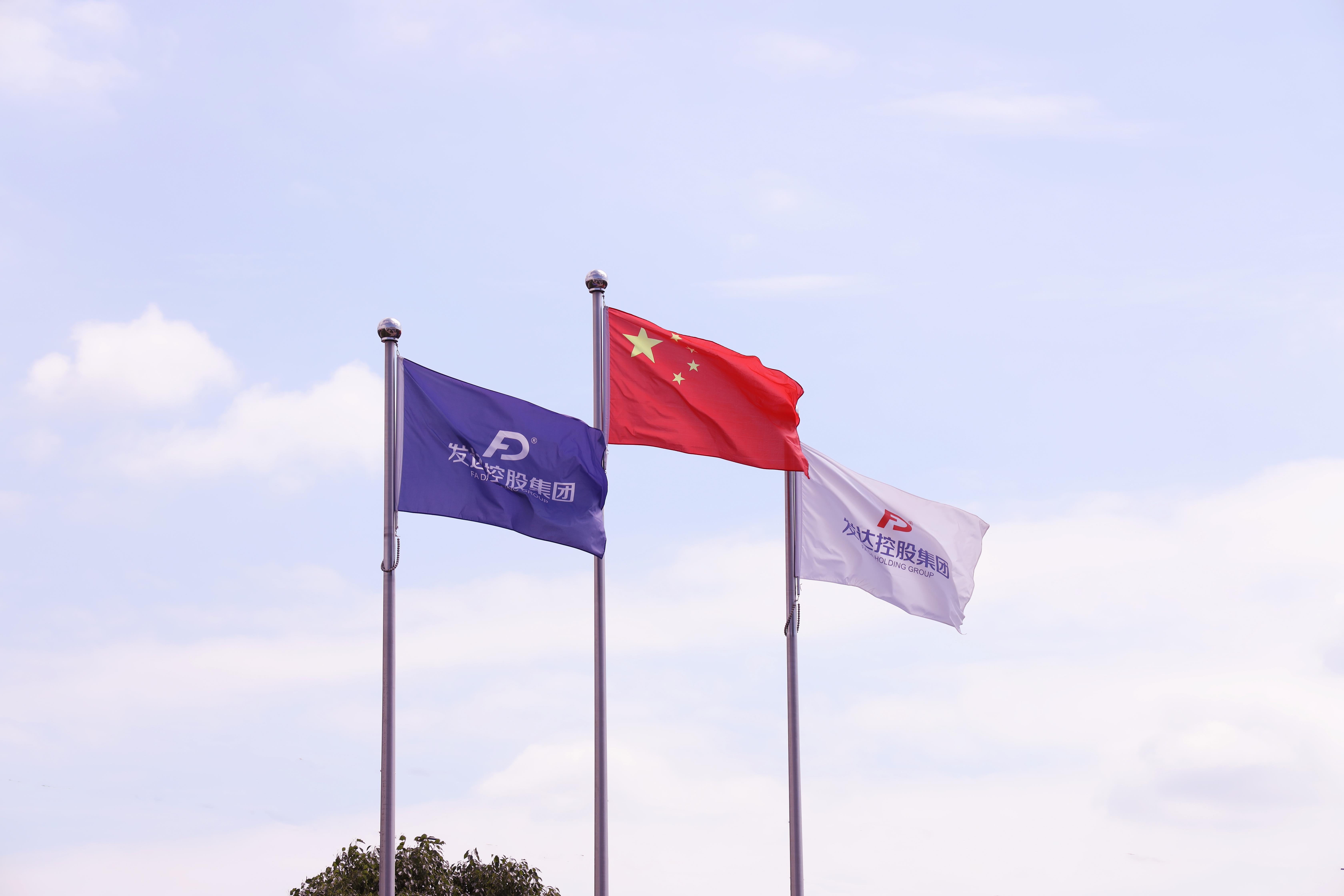 江西省委常委、南昌市委書記李紅軍，市委副書記、市長(zhǎng)萬廣明向廣大企業(yè)致以新春祝福